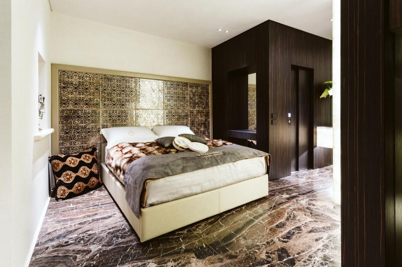 The Harbour - Luxury Living Bed & Breakfast Trani Exterior photo